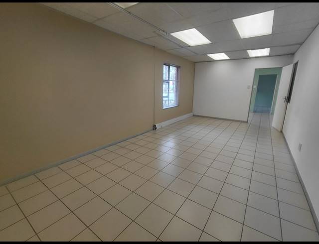 51M² OFFICE TO LET IN FOURWAYS